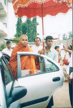 2003.01 04 - Akta Patra Pradanaya (credential ceremony) -The cheif monk for the African continent