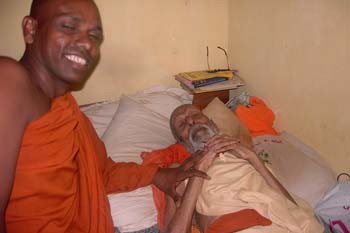 2004 December with Ankumbura nayaka thero at his temple (1)