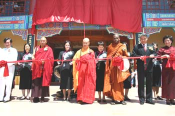 2005.10.25 - Grand temple opening ceremony in RSA (4)