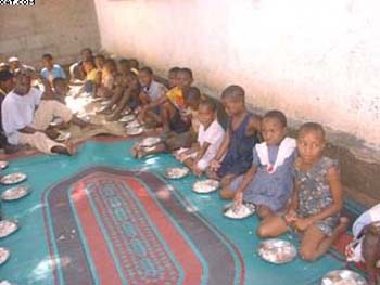 2004 - Giving food for orphans (1)