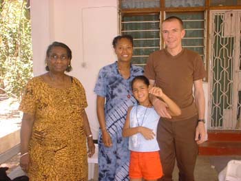 2004.01.04 - weejens and family at temple