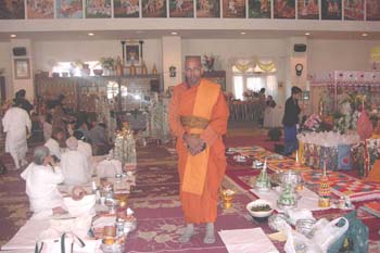 2003 - Wat lao temple - katina ceremony (3)