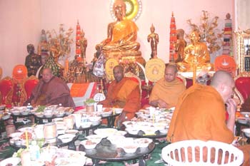 2003 - Wat lao temple - katina ceremony