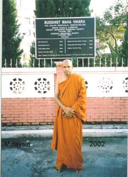 2002 infront of the Budhist maha vihara