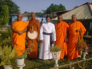 Group photo at Hotel in kilinochchi 2006 May
