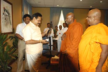 at President house on 17.05.2006 giving a gift 2
