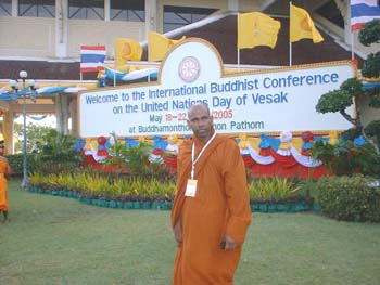 2005.05.18 -  Vesak in Thailand - Buddha mantan