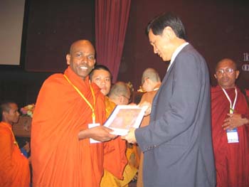 2005.05.18 - Talking with the Deputy Prime minister in Thailand (1)