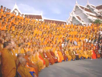 2005.05.18 - Vesak in Thailand - Buddha mantan group photo