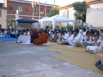 07.06.2004 - evening Puja at Lankaramya in Italy